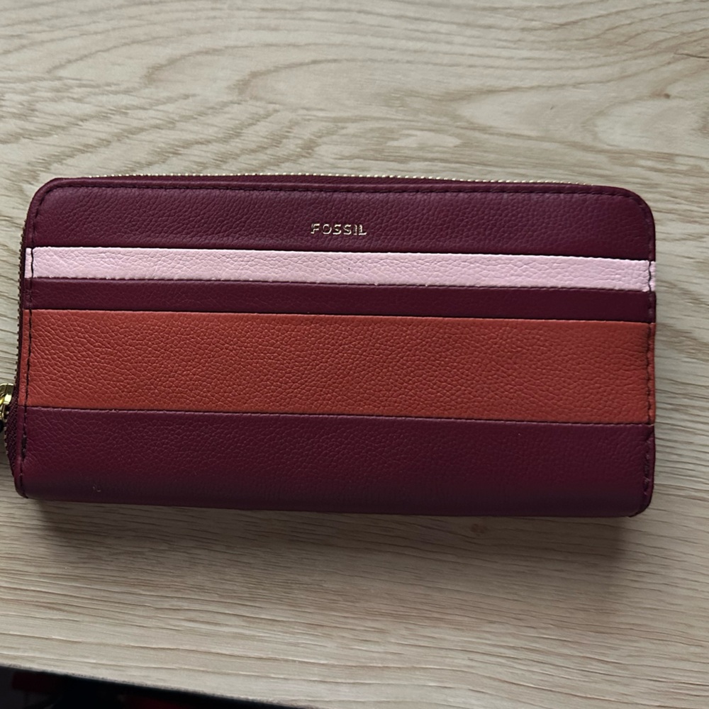 Brand new never used Fossil wallet